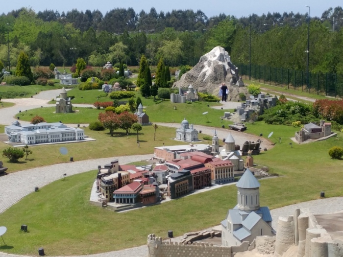 Day tour from Batumi: Miniature and Music Parks, tea plantation and arboretum